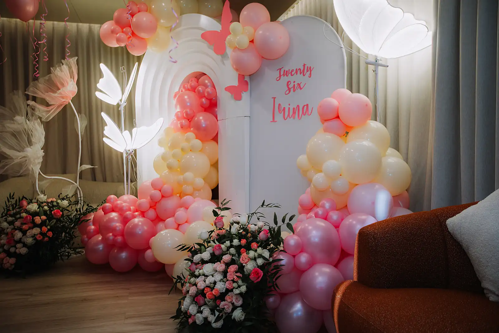 Birthday wall and florals in a yacht salon on a previous myCHEF catering day.